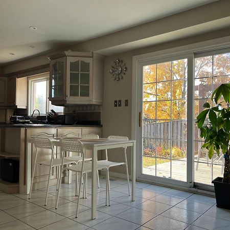 Comfort Rooms Near Toronto Airport Миссиссага Экстерьер фото