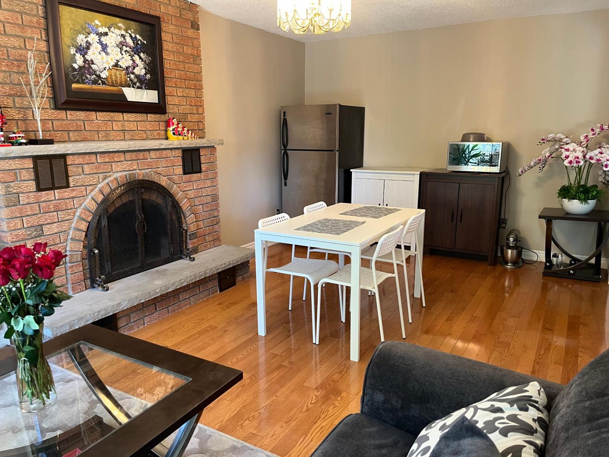 Comfort Rooms Near Toronto Airport Миссиссага Экстерьер фото