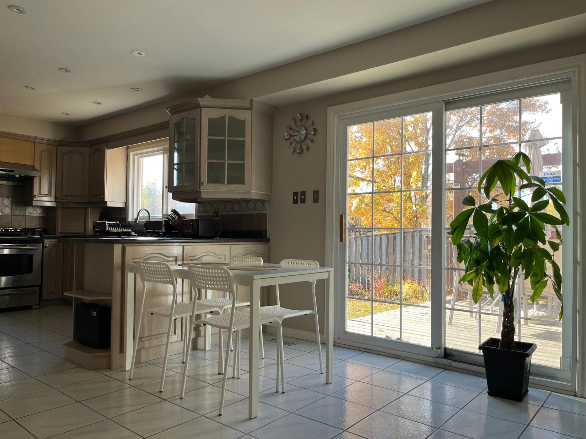 Comfort Rooms Near Toronto Airport Миссиссага Экстерьер фото